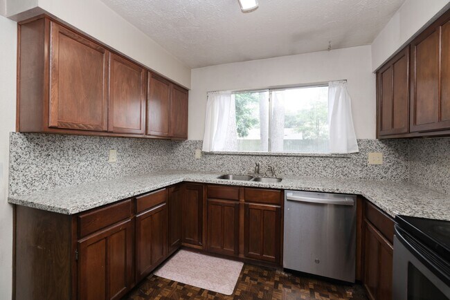 Building Photo - 4623 Whispering Rock Ln
