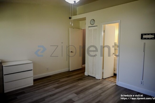 Building Photo - 9761 Riverside Dr