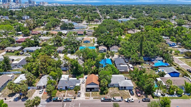 Building Photo - Cute 3bdrm/1bath House ** Section 8 OK ** ...