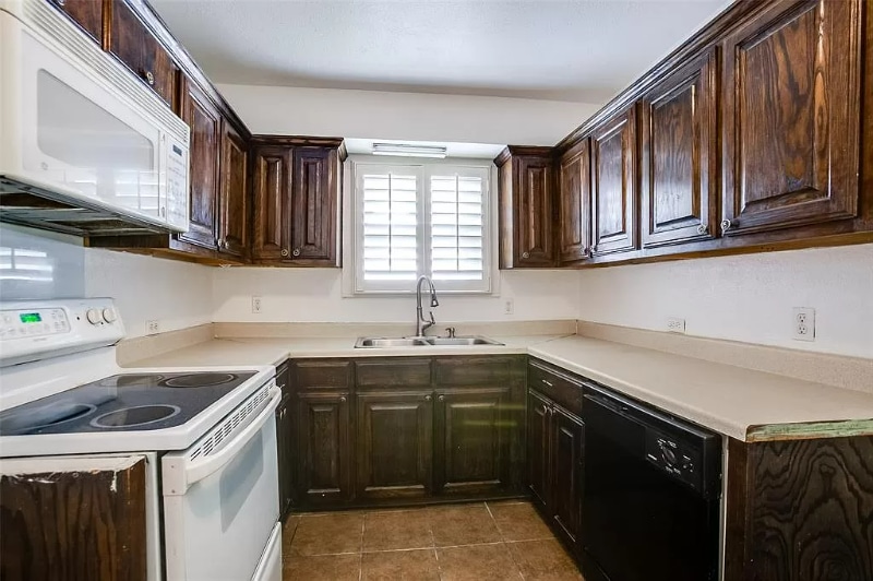 Building Photo - 1425 Cedar Crest Dr