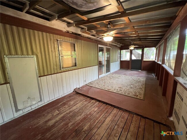 Building Photo - 144 Deer Ln