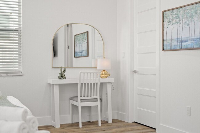 Building Photo - Gorgeous New Constriction House in Tampa - B