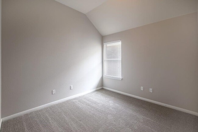 Building Photo - 11716 Larch Valley Dr