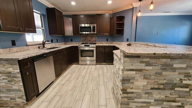 Building Photo - 1742 Cardinal Dr