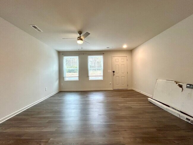 Building Photo - 137 Villa Ln