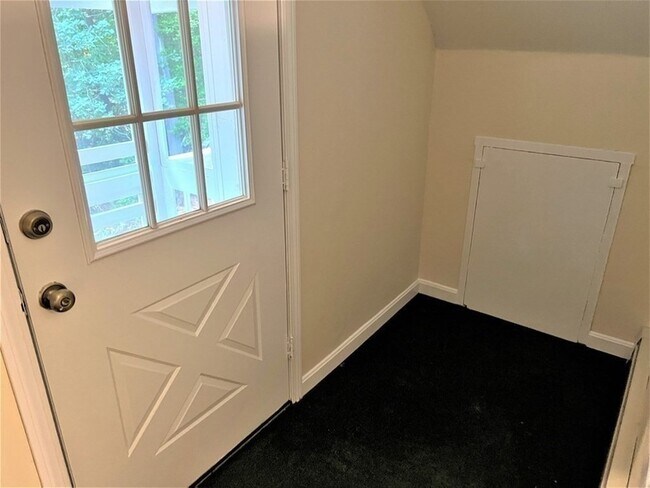 Building Photo - 120 Bond Rd