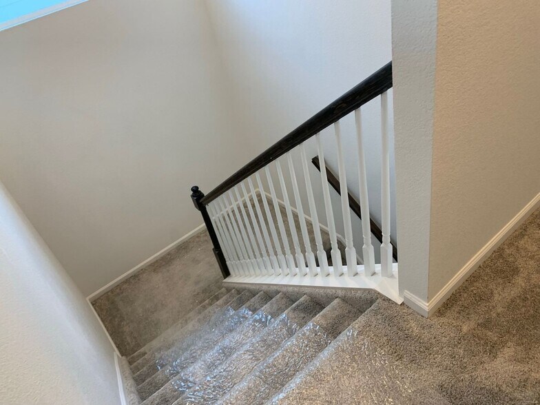 Building Photo - 6131 Vickie Ln