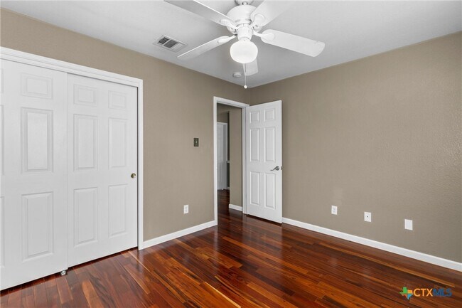 Building Photo - 2012 Huxley Ln