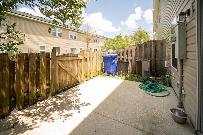 Building Photo - 211 Moultrie Village Ln