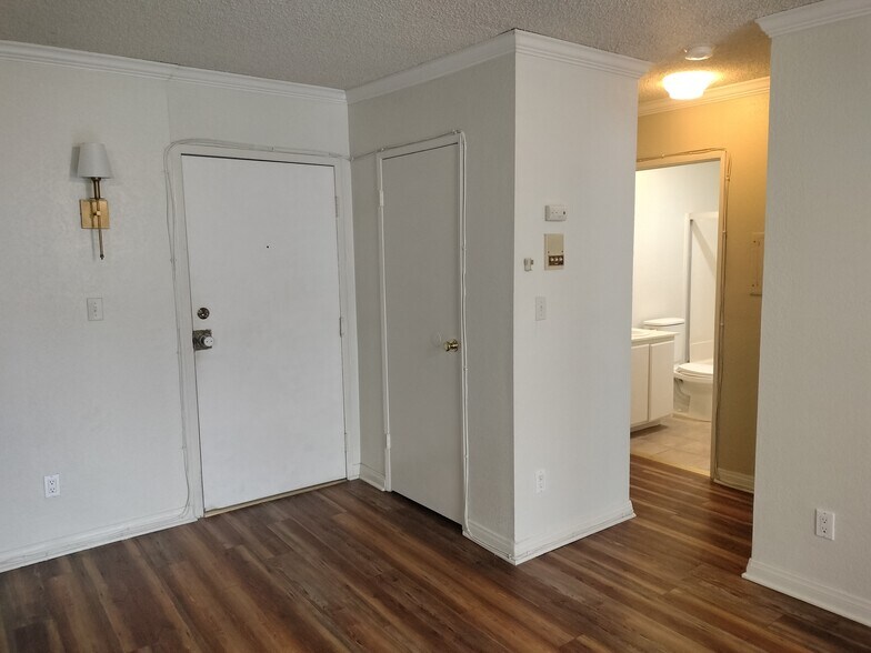 Building Photo - 18530 Hatteras St