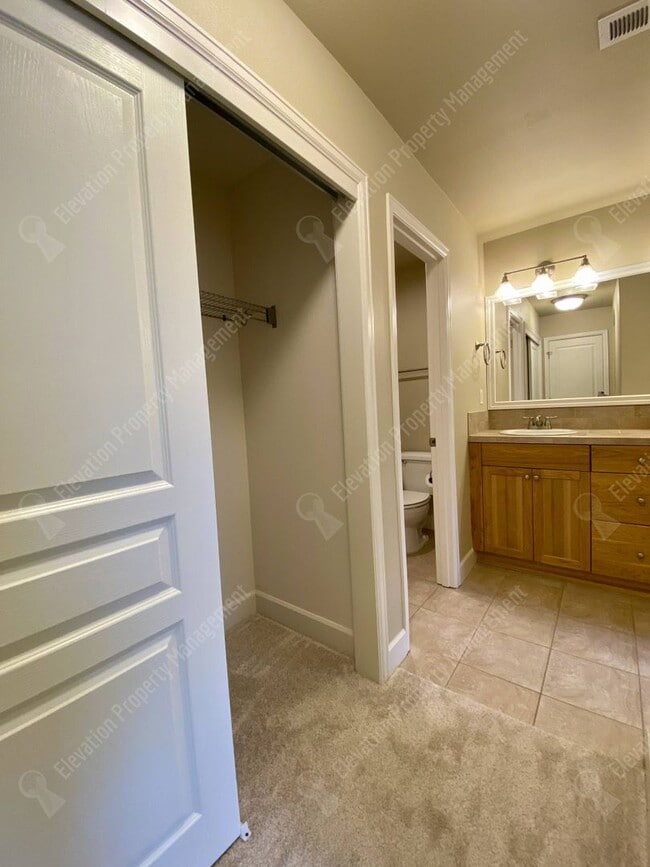 Building Photo - 3-BR Craftsman Home in NW Bend- Boyd Acres