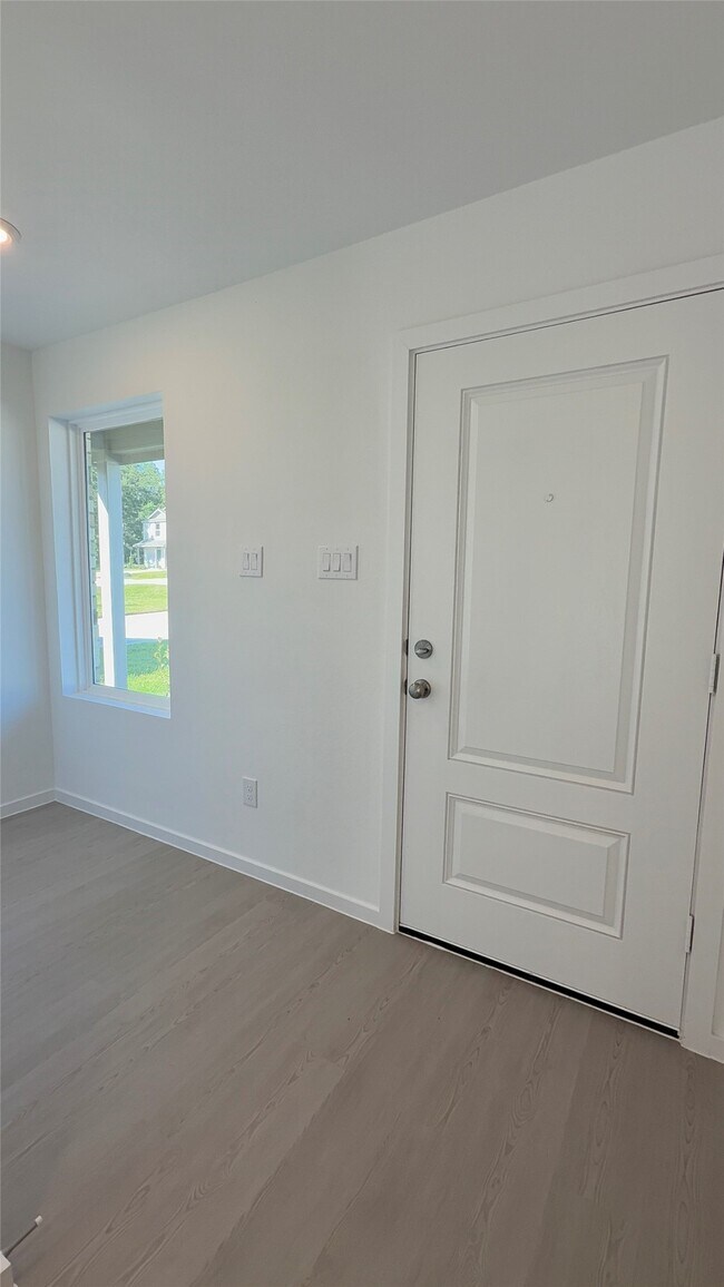 Building Photo - 331 Parkin Ct