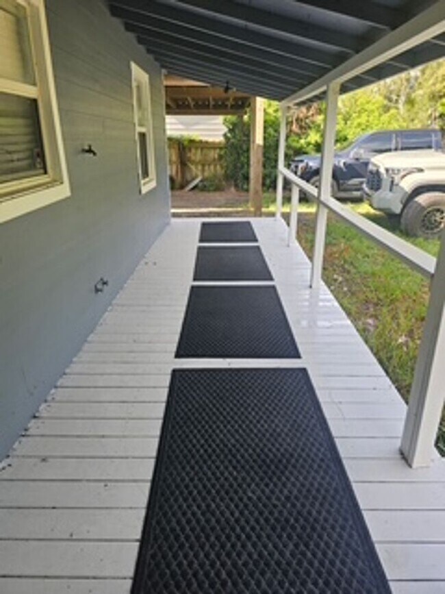 Building Photo - Two bedroom / Two Bath lake view home on L...