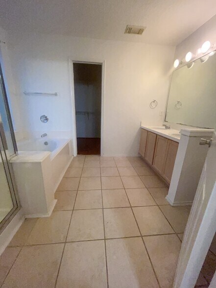 Building Photo - 14938 Sugar Sweet Dr