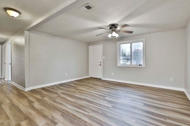 Building Photo - Cozy 3bd/1ba in Hampton.