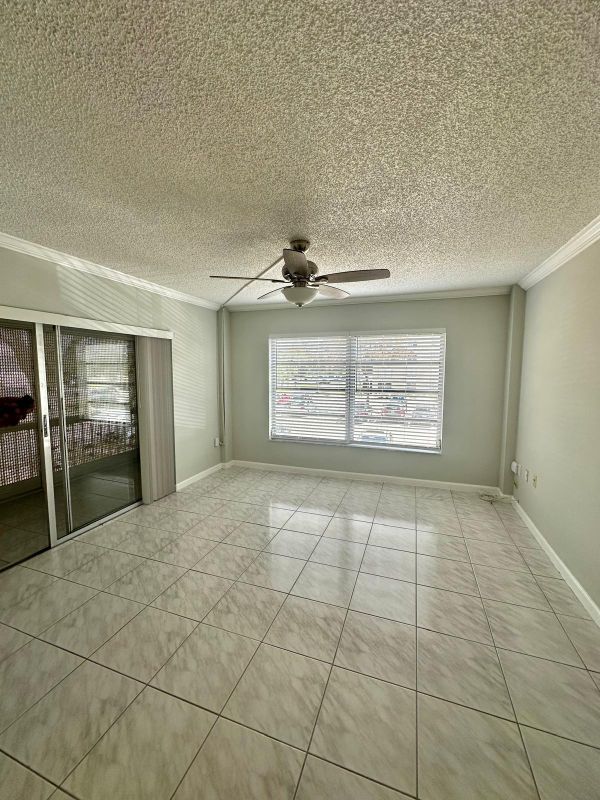 Building Photo - 4158 Inverrary Dr