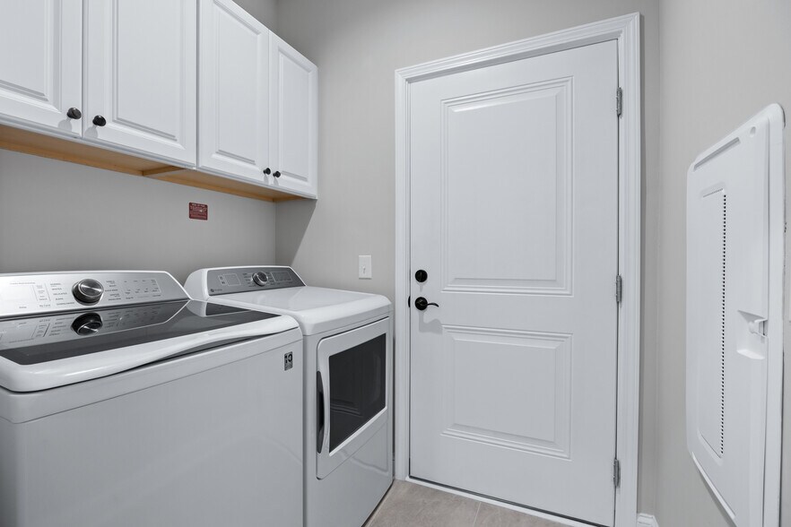 Building Photo - 686 Destiny Dr