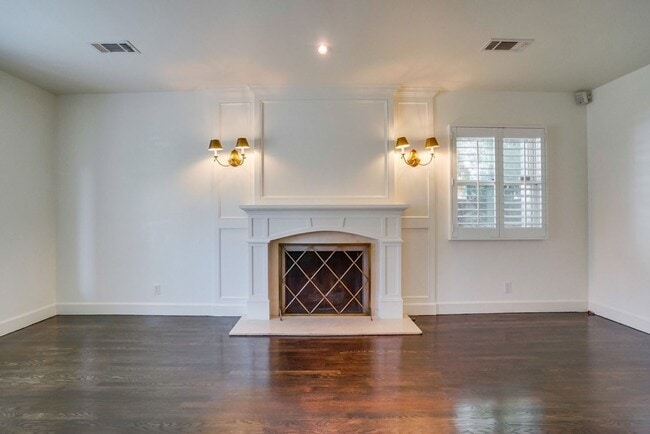 Building Photo - Beautiful 4 Bed/4 Bath Family Home w/pool Available Now!!