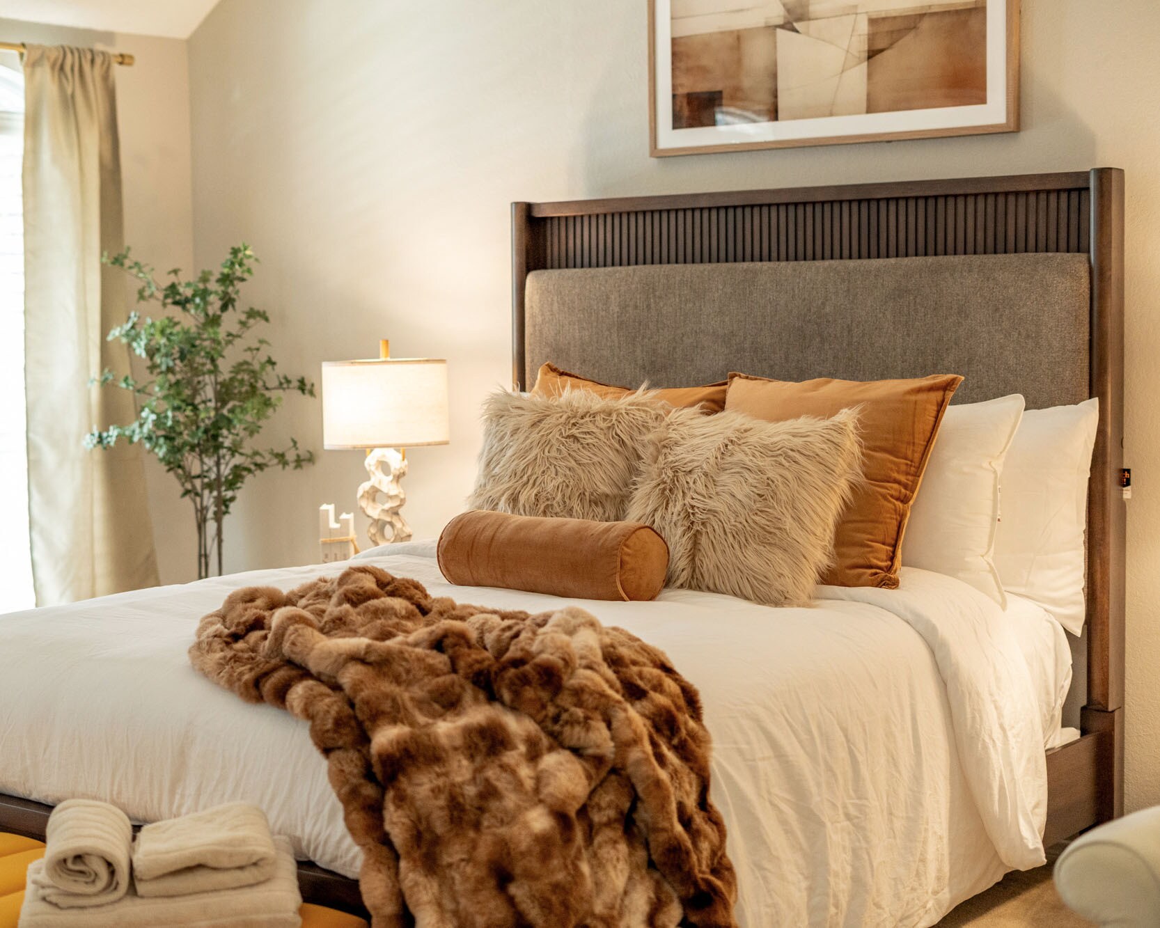 Tan Queen Bedroom - 707 Cottonwood Bend Dr