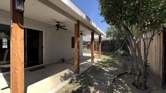 Building Photo - 1562 Campus Ave