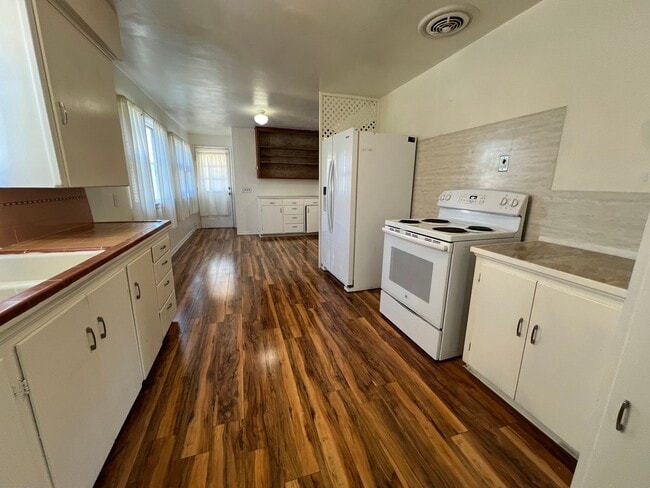 Building Photo - Three Bedroom in the Heart of Bremerton. P...