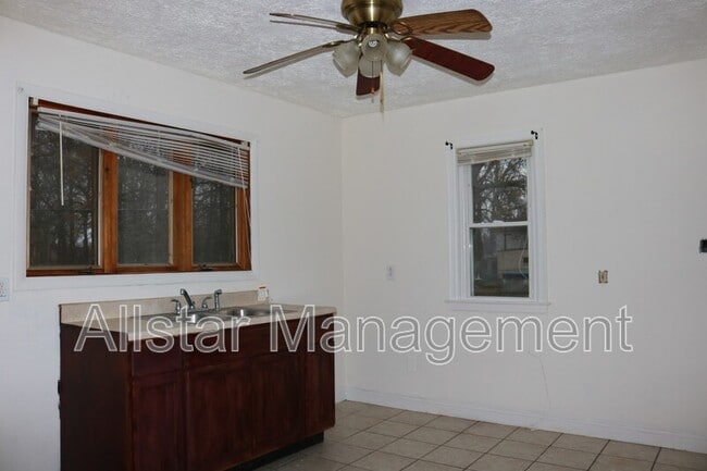 Building Photo - 740 E 254th St