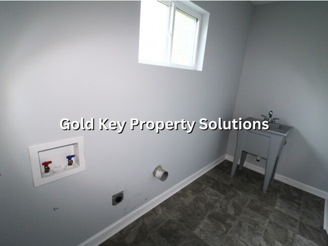 Building Photo - Beautifully Updated 3 BR 2 BA House in Alexandria (NO SECTION 8)