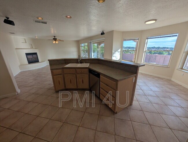 Building Photo - 511 Eugene Ct SE