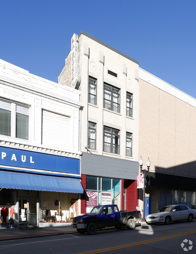 Primary Photo - La Rose Lofts