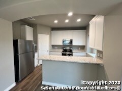Building Photo - 2031 Silver Oaks