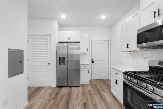 Building Photo - 51 E Main St