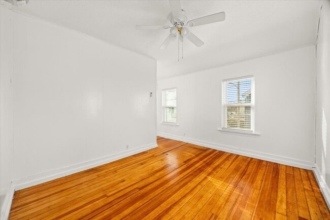 Building Photo - 154 Summit St