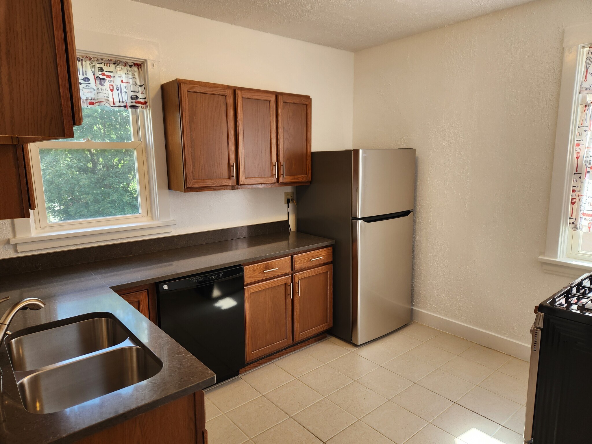 Kitchen 2 - 212 Teece Ave