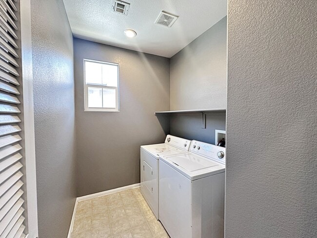 Building Photo - 10076 Bright Charisma Ct