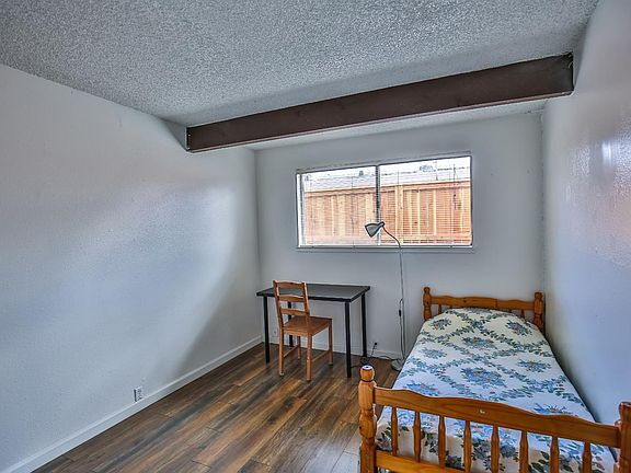 Building Photo - "Charming 3-Bedroom Home with Granite Touc...