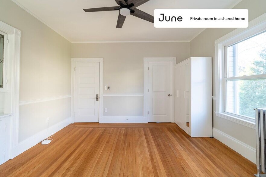Building Photo - Room in Shared 5 bed/2 bath home in Brookline