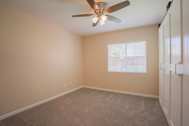 Building Photo - 1610 E Windjammer Way