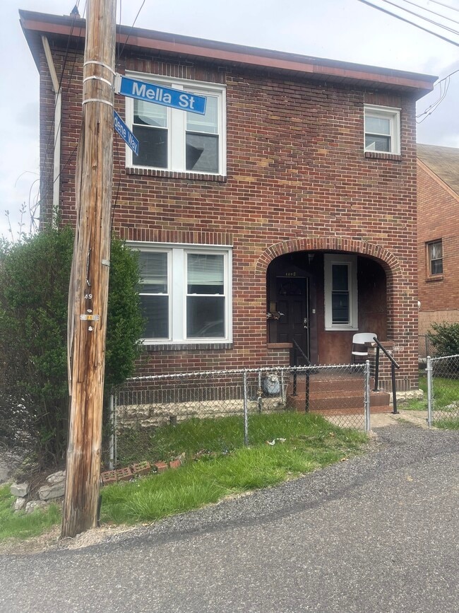 Front - 1108 mella street