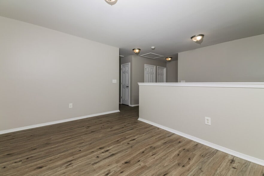 Building Photo - 177 Norwich Dr