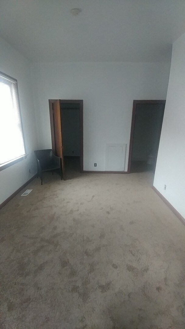 Building Photo - 708 DINWID