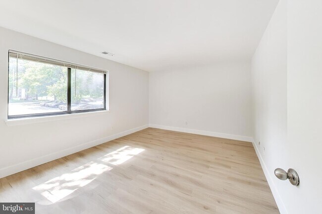 Building Photo - 6027 Majors Ln