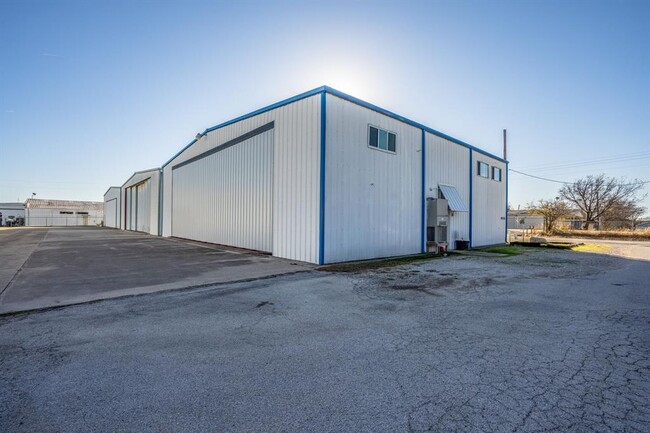 Building Photo - 11471 Airway Blvd