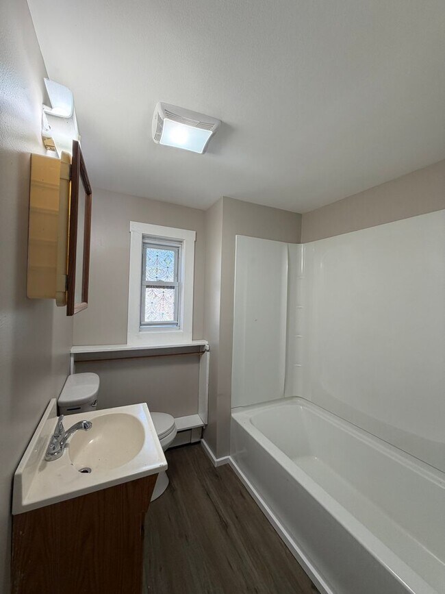 Building Photo - 50 Elkins St