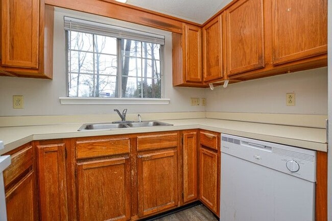 Building Photo - Easy Commute to the University or Uptown Charlotte COMING SOON!!!