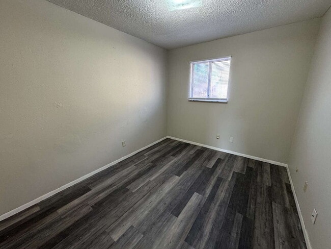 Building Photo - END UP SOMEWHERE YOU’LL LOVE — ONLY $825 2 BEDROOM APARTMENT!