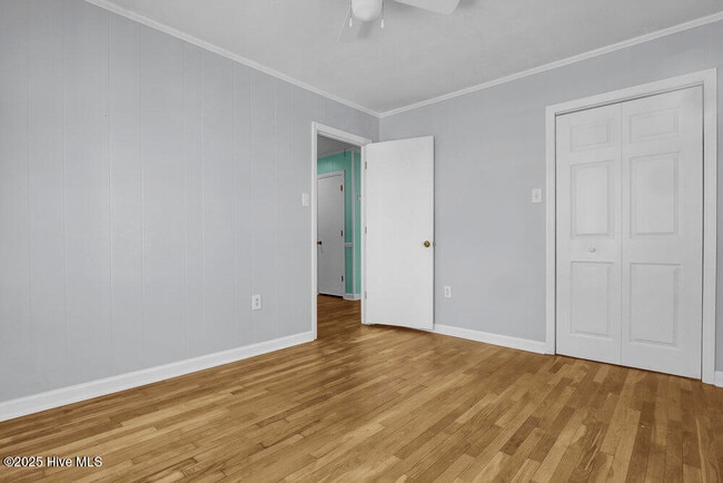 Building Photo - 1207 N Topsail Dr