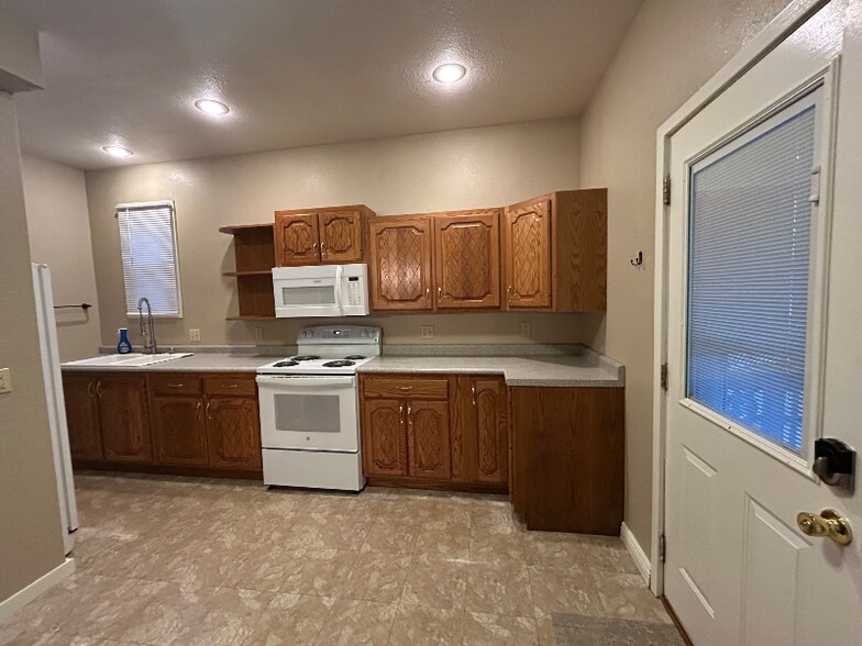 Building Photo - 231 S Prairie Ave