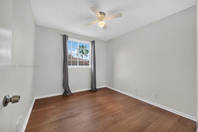 Building Photo - 498 Cambridge Ln