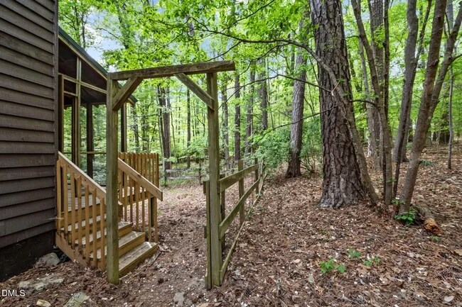 Building Photo - 103 Hidden Valley Dr