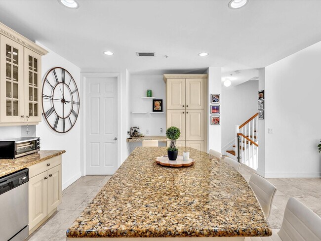 Building Photo - 1801 Coral Heights Blvd